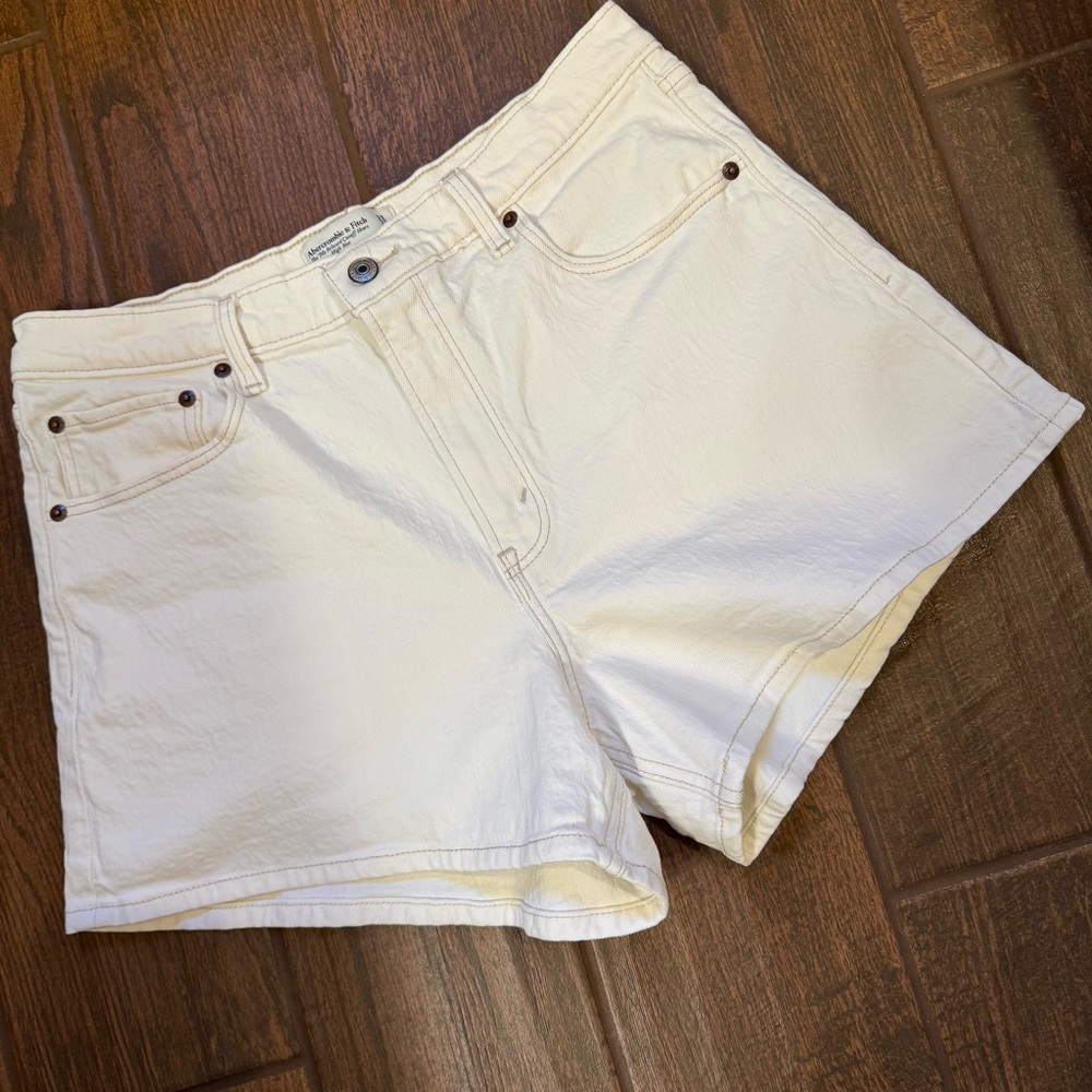 NEW A&F 90s High Rise Short